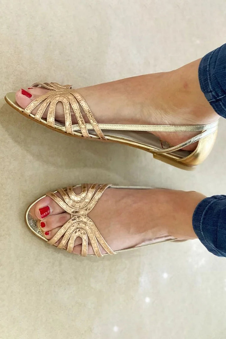 Sandales cut-out peep toe brillantes métalliques