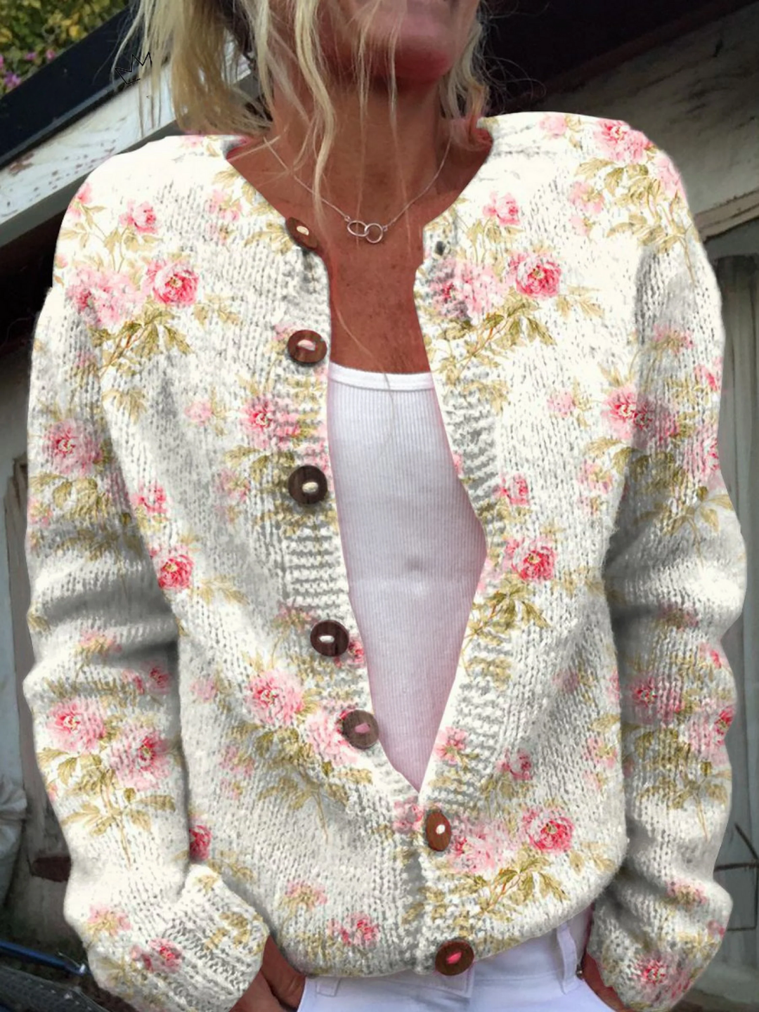 Kerensa | Cardigan en maille à boutons écaille de tortue et fleurs roses