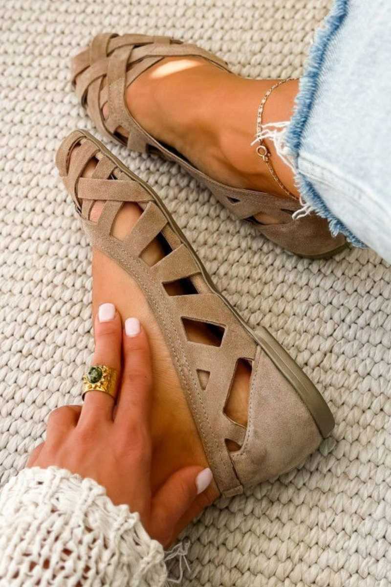 Sandales à bout ouvert tressées décontractées basses avec des brides croisées