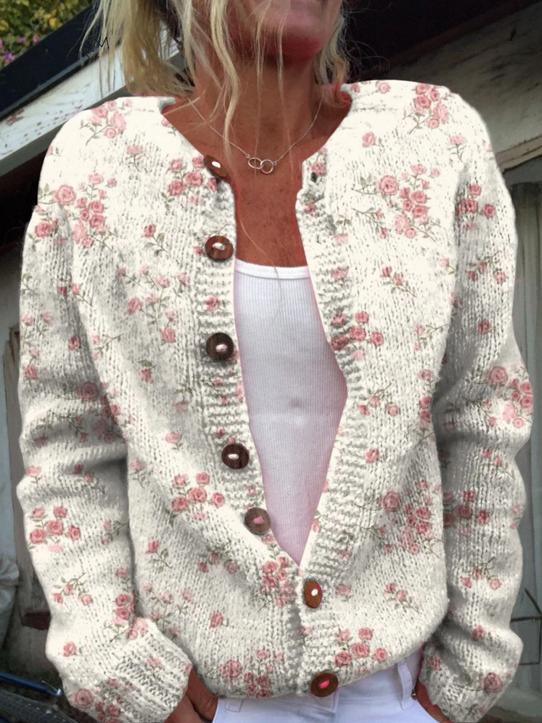 Evanthea | Cardigan en tricot avec boutons en écaille de tortue et motif de rose