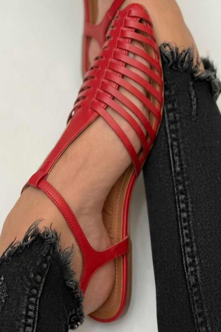 Sandales cut-out essentielles décontractées noires à bout pointu avec une bride en T