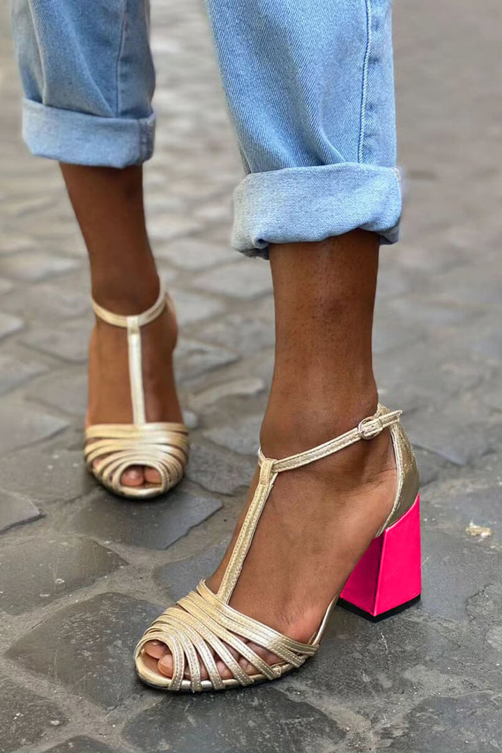 Talons larges peep toe avec boucle, bride T et brides