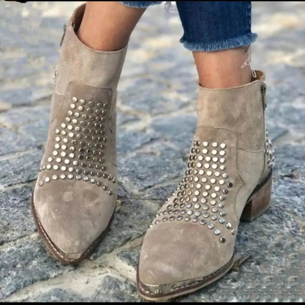 Bottes en suède chunky à bout pointu avec clous