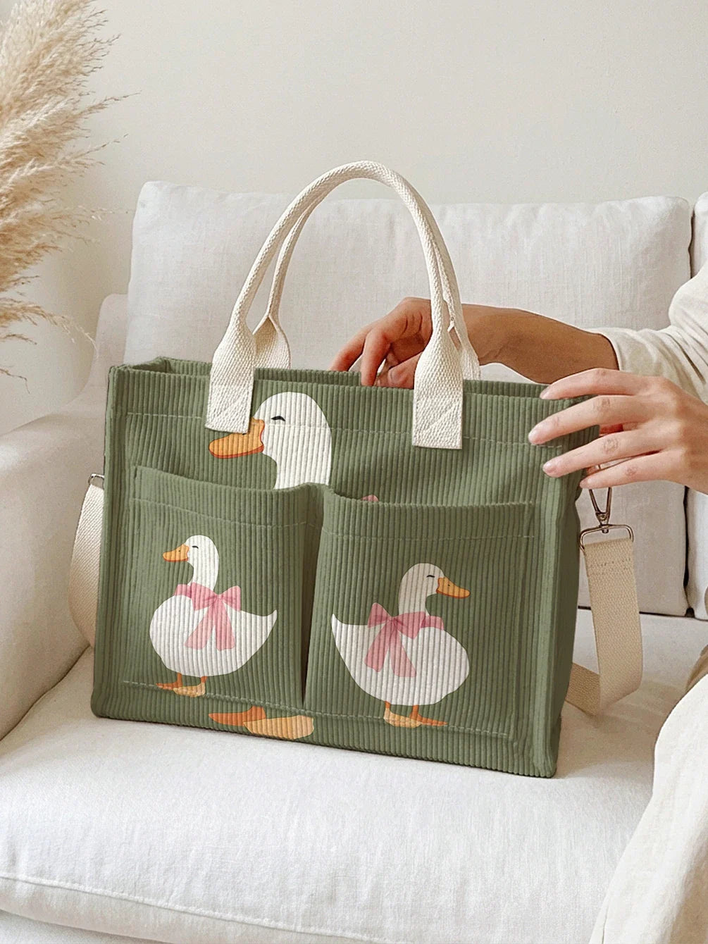 Sacha | Sac cabas en velours côtelé canards à nœud rose