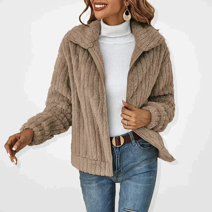 Alexandrine | Veste zippée douce à larges côtes