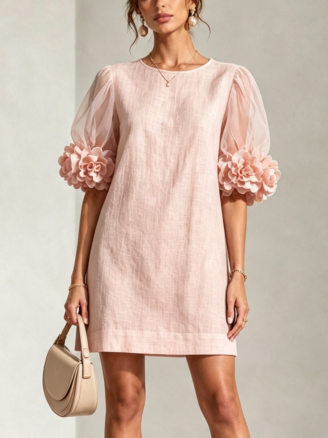 Janelle | Robe courte à manches transparentes et poignets fleuris