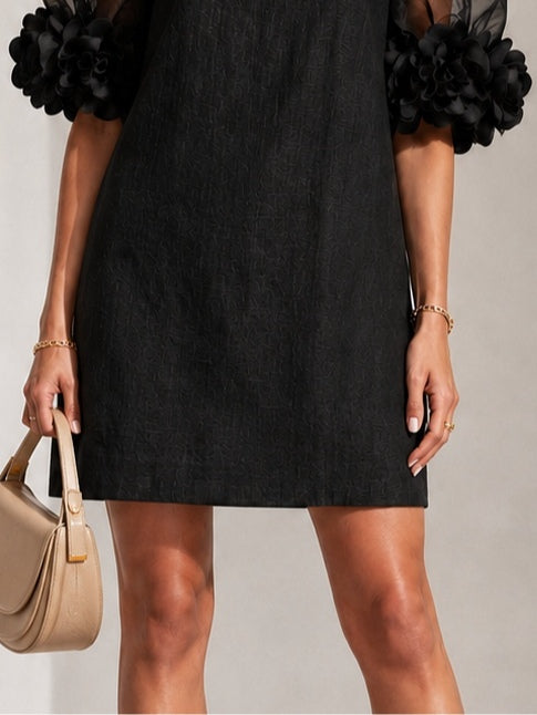 Janelle | Robe courte à manches transparentes et poignets fleuris