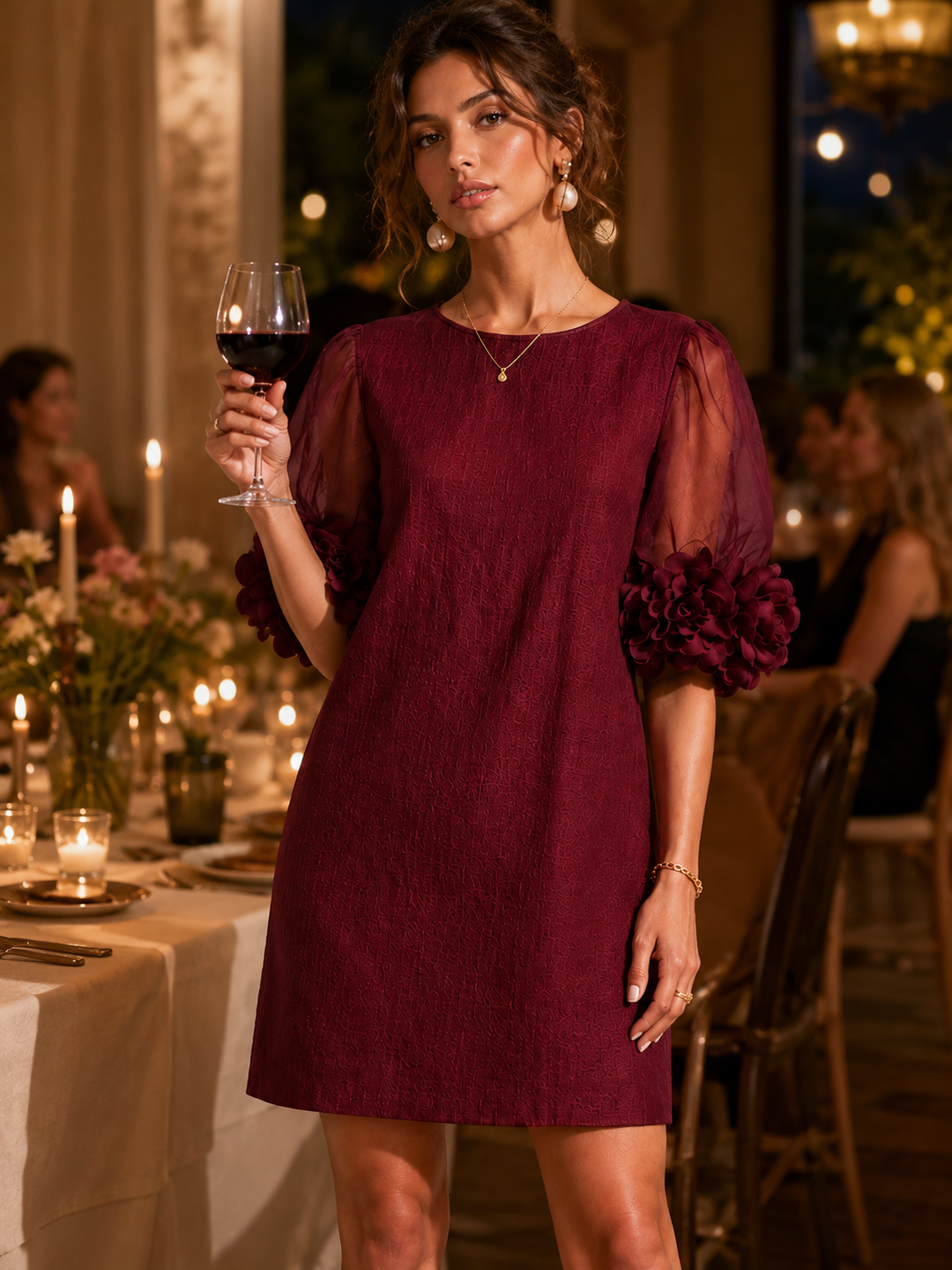 Janelle | Robe courte à manches transparentes et poignets fleuris