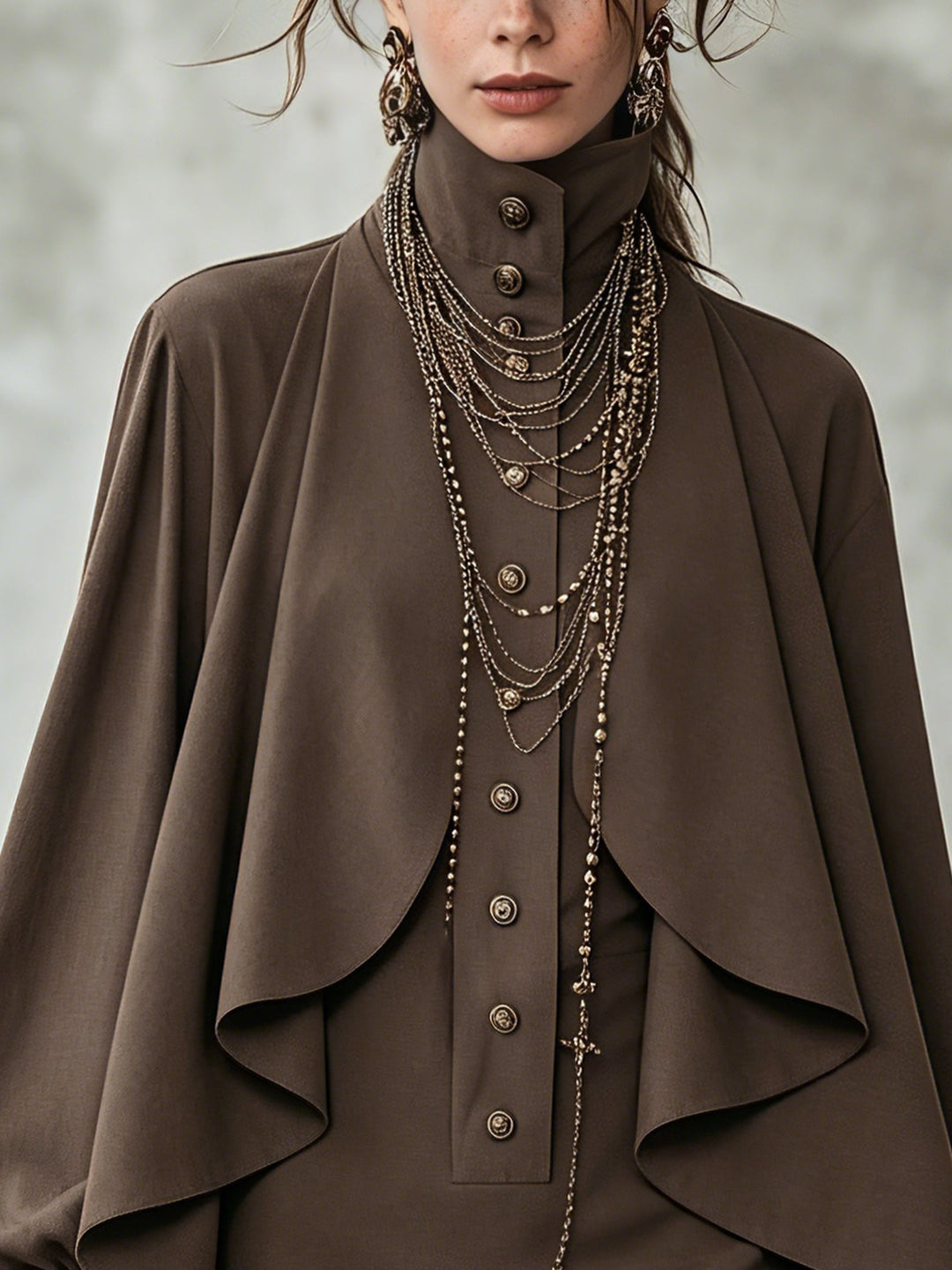 Kalinda | Robe courte à col montant et effet cape