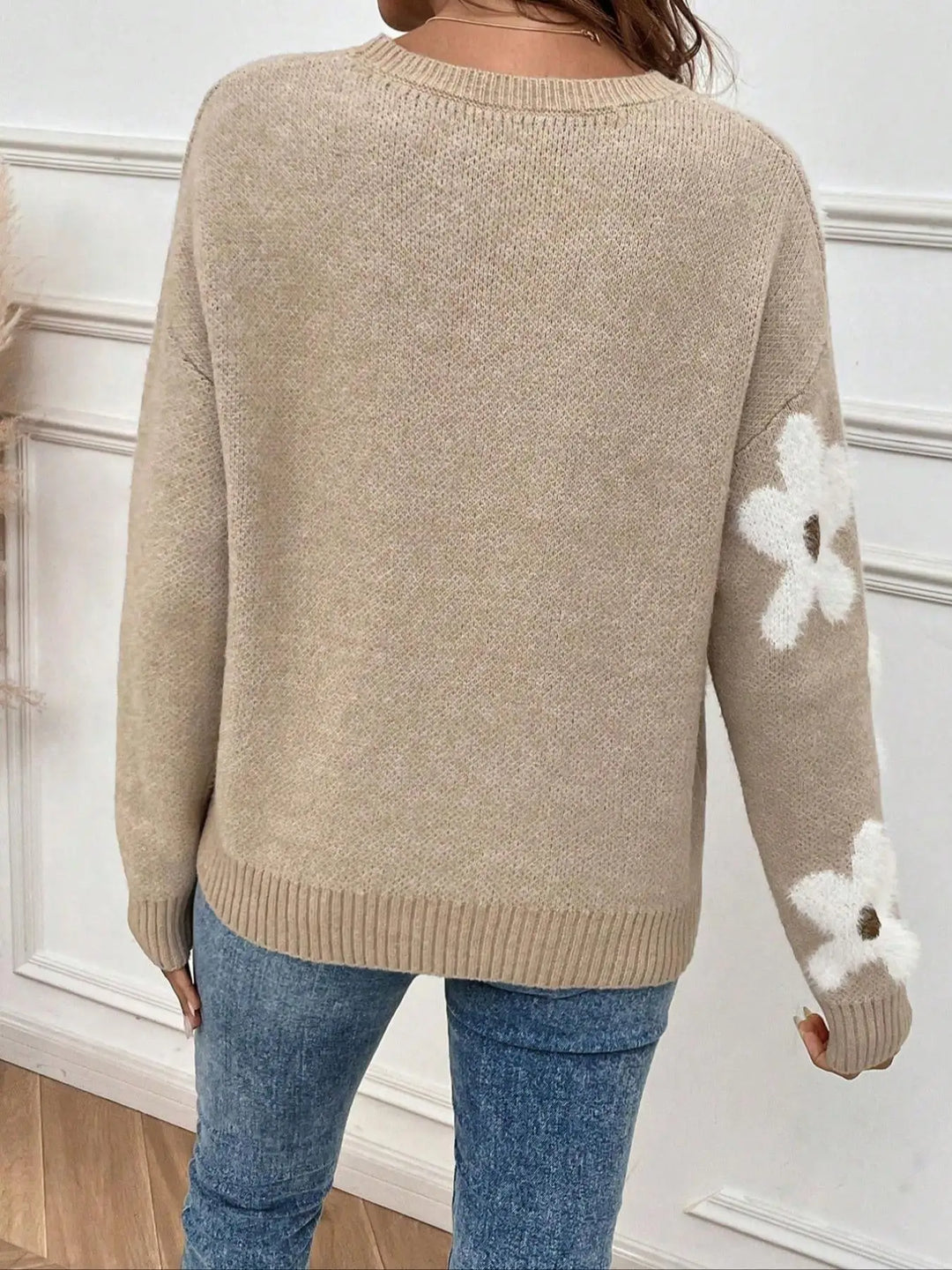 Kenza | Pull en maille à fleurs blanches