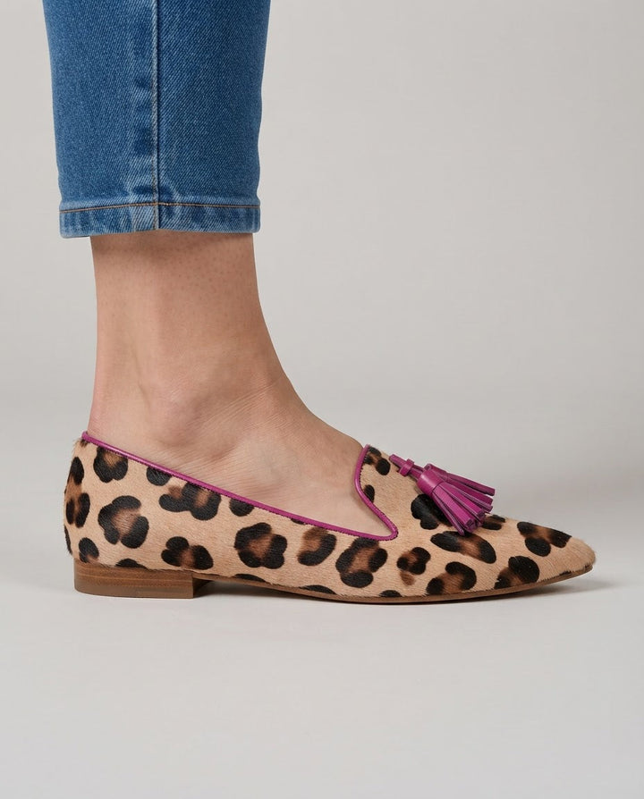 Ginette | Mocassins pointus léopard à pampilles fuchsia
