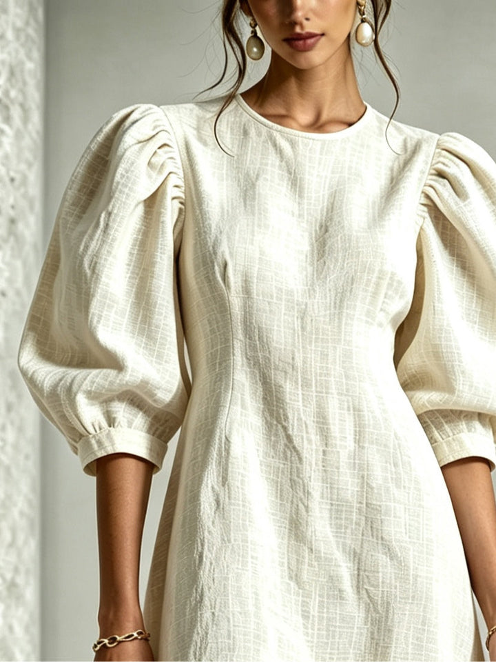 Myrtille | Robe courte à manches bouffantes et ourlet fleuri